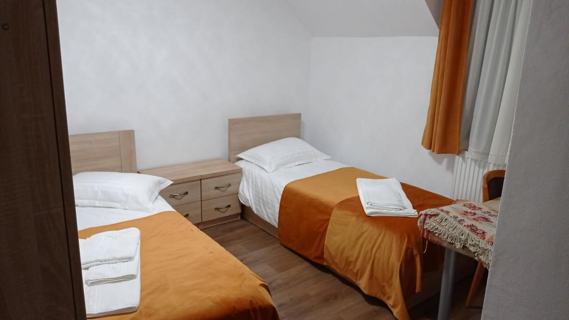 Pensiunea Valea Toplitei Rosia Exterior foto