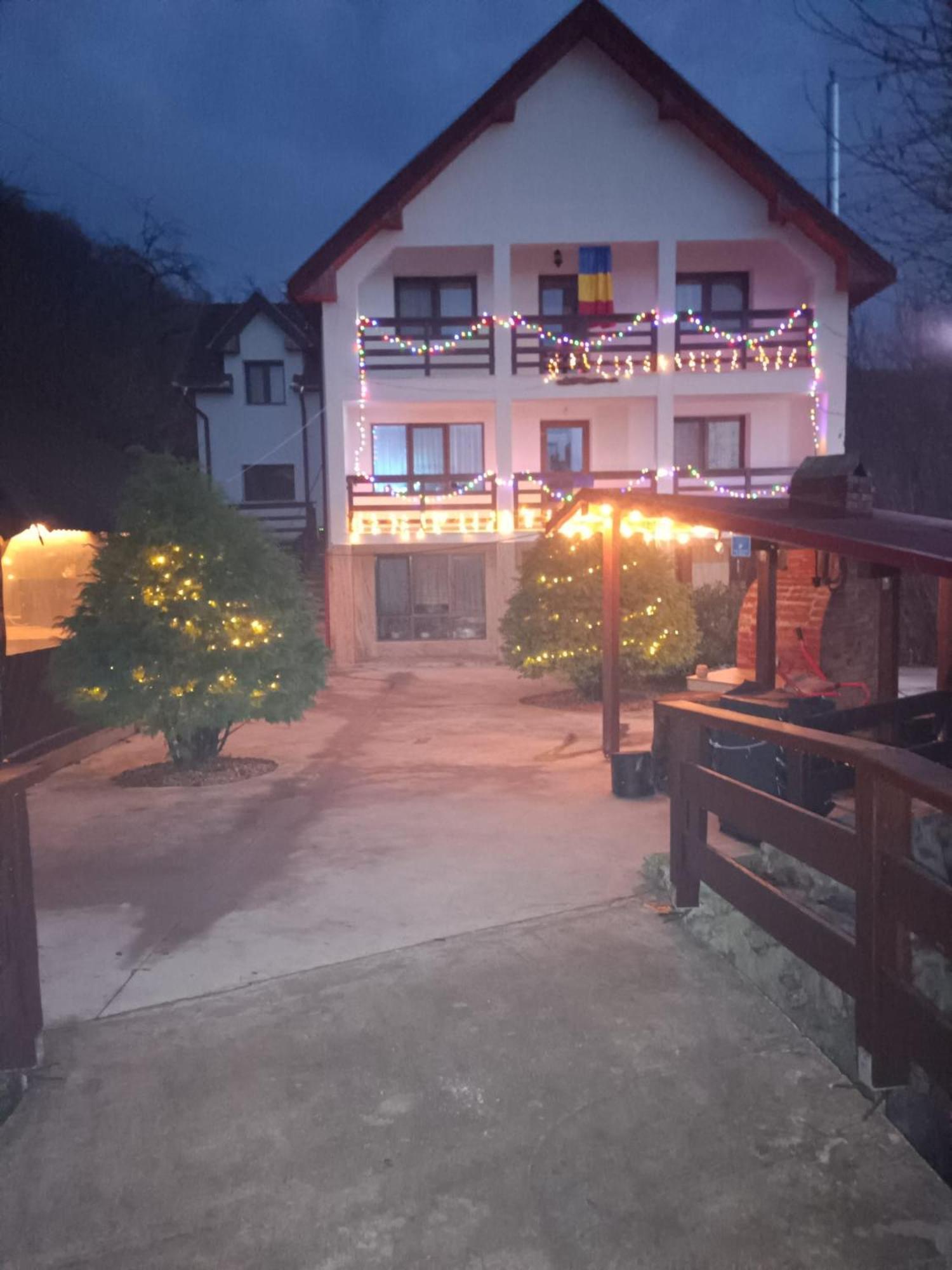 Pensiunea Valea Toplitei Rosia Exterior foto