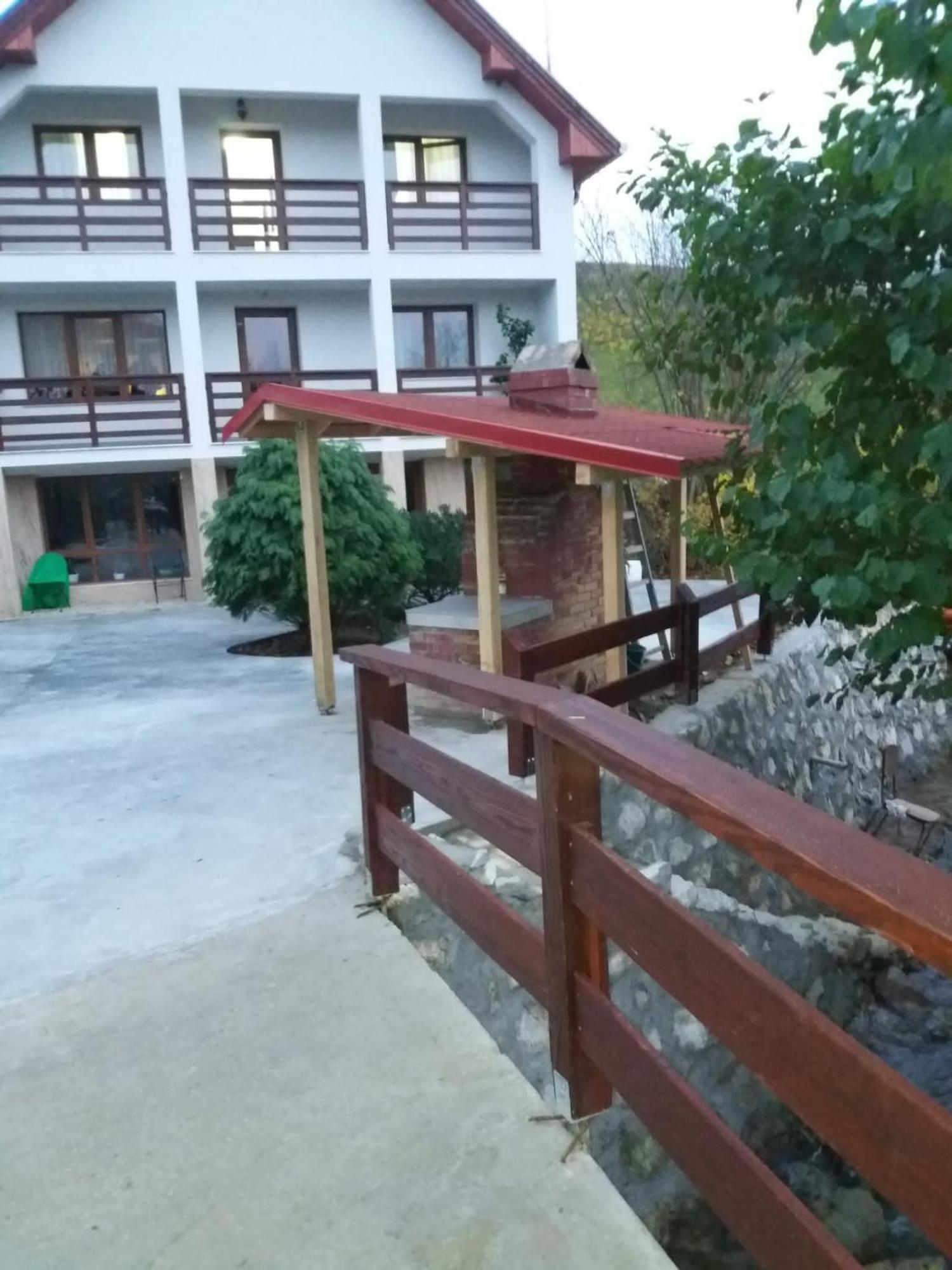 Pensiunea Valea Toplitei Rosia Exterior foto
