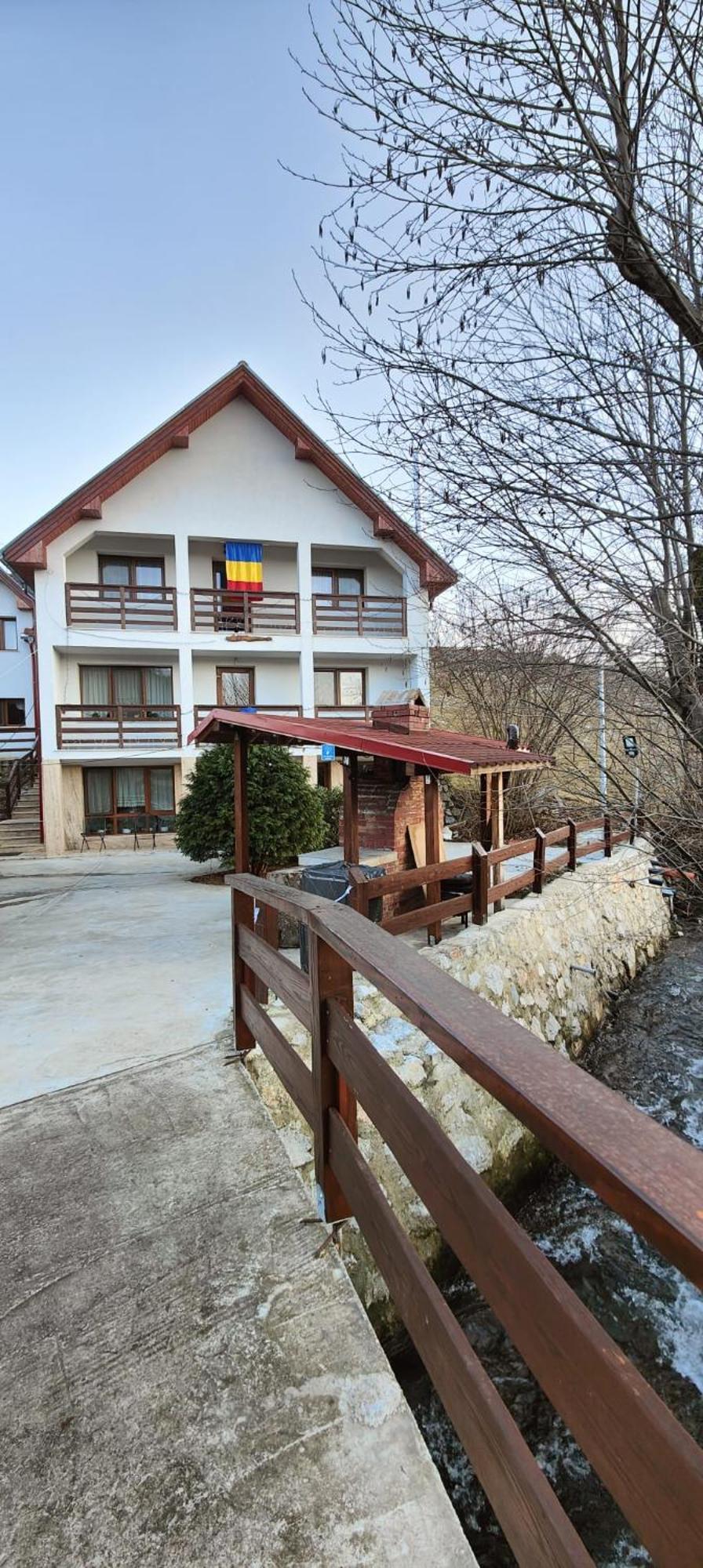 Pensiunea Valea Toplitei Rosia Exterior foto